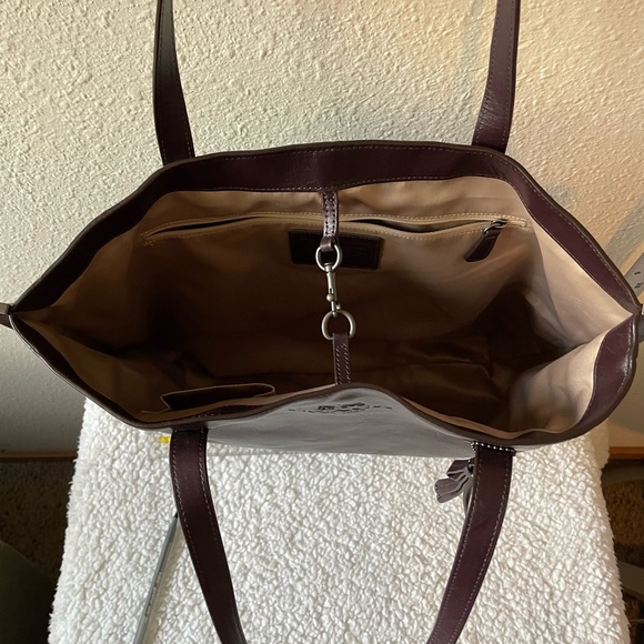 Large Leather Executive Tote - Picture 3 of 7